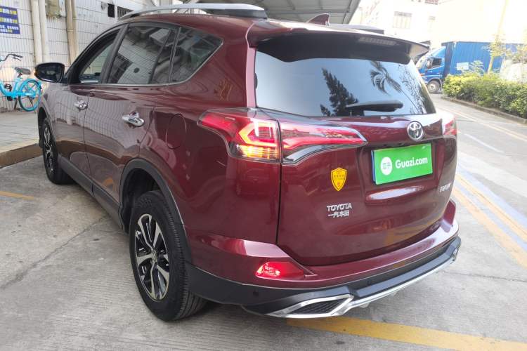 Used Toyota RAV4 2016 2.0L CVT Two-Wheel Drive Fashion Edition China V Standard
