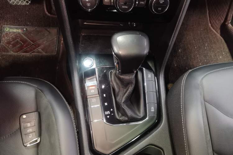 Used Volkswagen Tiguan L 2020 330TSI Automatic Two-Wheel Drive Panoramic Comfort Edition China VI Standard