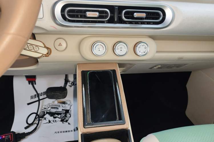 Used Wuling Hongguang MINIEV 2024 3rd Generation 215km Advanced Version
