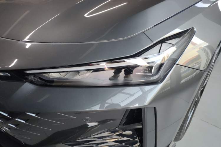 Used Changan UNI-V 2024 1.5T Prestige Sport Edition
