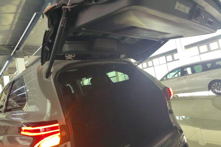 Used Toyota Granvia 2022 2.5L Hybrid Flagship Edition