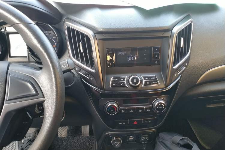 Used Changan CS15 2016 1.5L Manual Fashion Edition