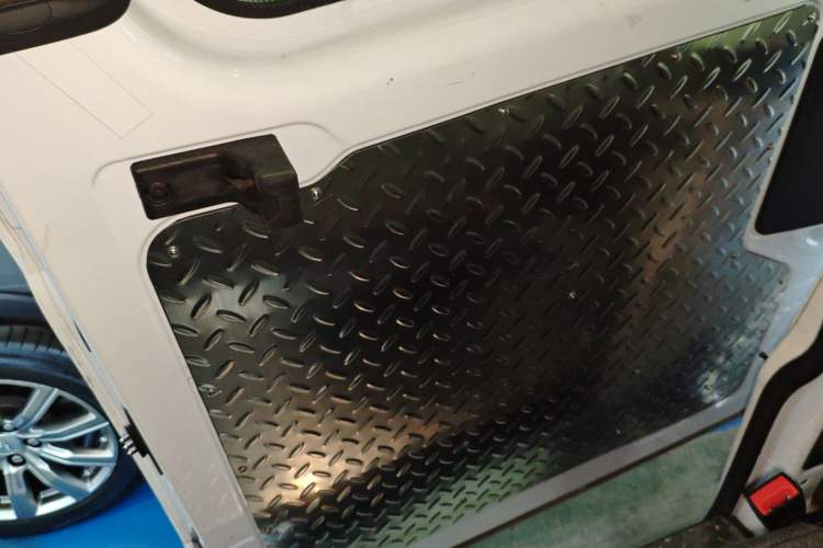 Used Ford Transit 2017 2.0T Gasoline Multi-Purpose Commercial Vehicle Short Wheelbase Low Roof China V Standard
