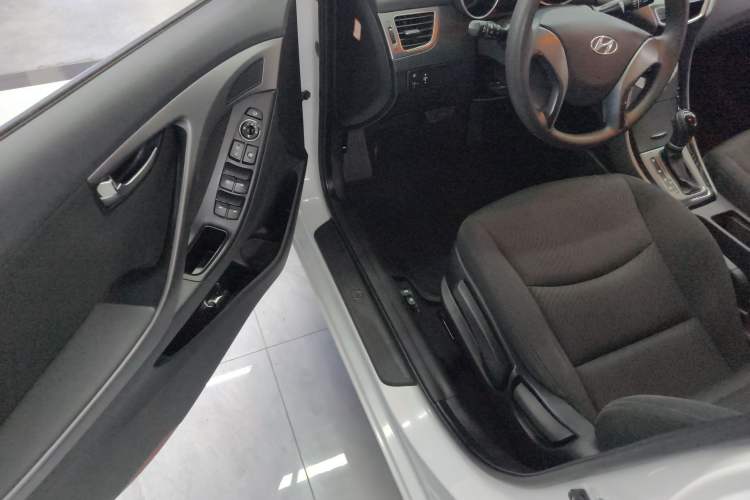 Used Hyundai Elantra 2015 1.6L Automatic Leading Model
