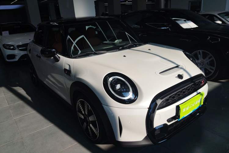 Used  MINI 2023 Updated 2.0T COOPER S Artist
