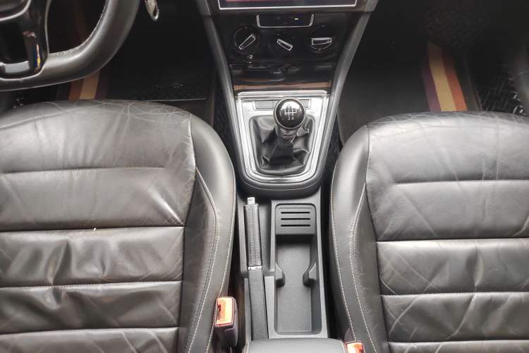 Used Volkswagen Bora 2016 1.6L manual Comfort trim level
