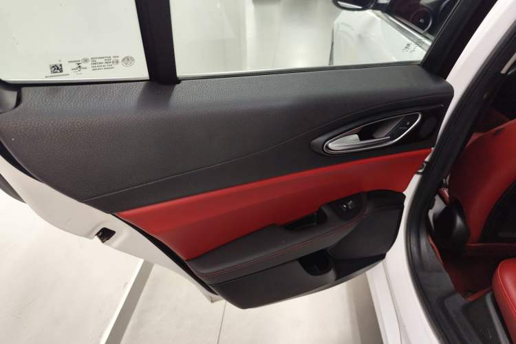 Used Alfa Romeo Giulia 2017 2.0T 200HP Luxury Edition
