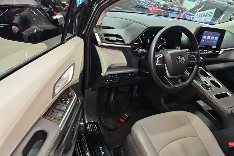 Used Toyota Granvia 2023 2.5L Hybrid Luxury Edition