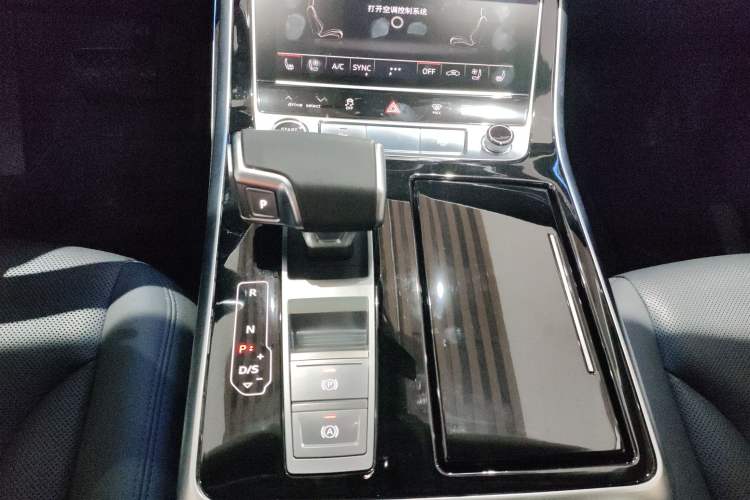 Used Audi Q7 2021 45 TFSI quattro S line Sport model
