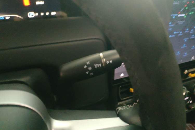 Used  V23 2025 401 Two-Wheel Drive Intelligent Driving Version
