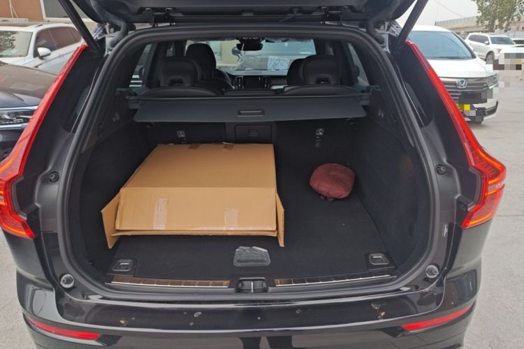 Used Volvo XC60 New Energy 2025 Plug-in Hybrid Long-Range All-Wheel Drive Zhiyuan Extreme Night Black Edition
