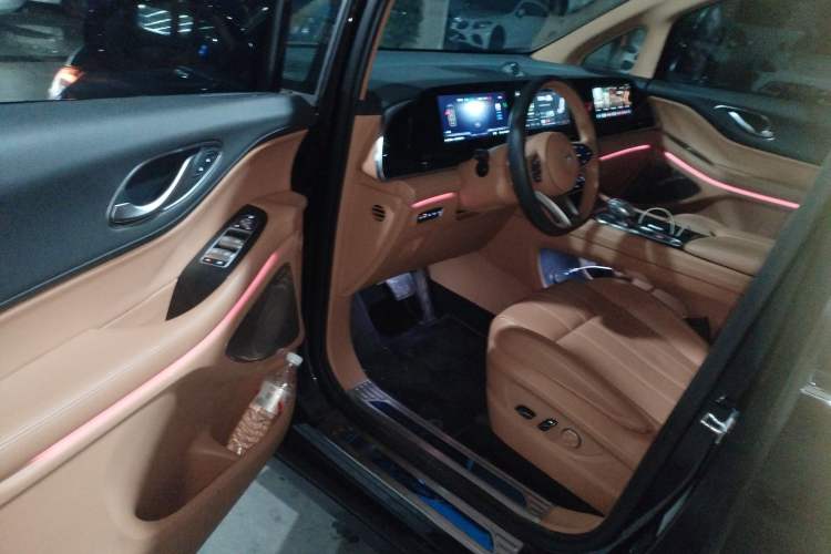 Used VOYAH Dream 2024 PHEV Extended-Range Premium Edition
