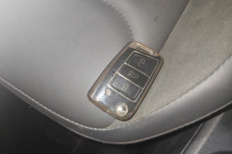 Used Volkswagen Tiguan L 2019 Revised 330TSI Automatic Two-Wheel Drive Smart & Luxury Edition China VI Standard
