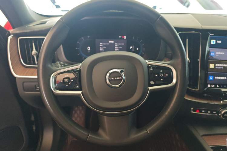 Used Volvo XC60 2024 B5 4x4 Smart Luxury Edition