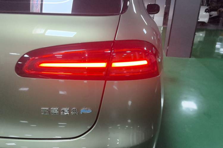 Used Wuling Bingo PLUS 2024 510 km Flagship Edition Four-Seater Version
