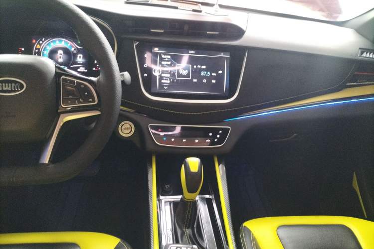 Used SWM G01 2019 F Version 1.5T Automatic Silver Powder Edition China VI Emission Standard
