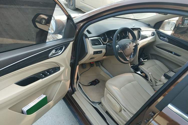 Used Baojun 730 2016 1.5T Manual Luxury Edition 7 Seats
