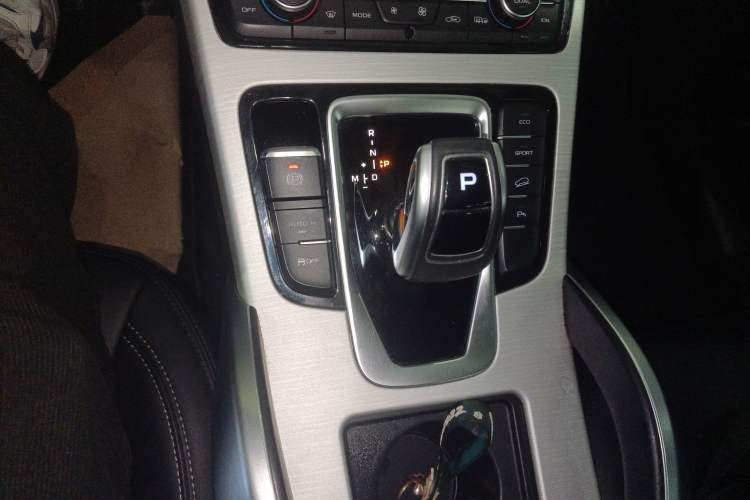 Used Geely Auto Emgrand X7 Sport 2020 1.8TD DCT Two-Wheel Drive Smart Connect 4G-Enabled Version
