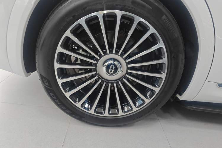 Used Hima AITO M8 2025 Extended-Range Ultra Version 53.4 kWh 6-Seater Edition