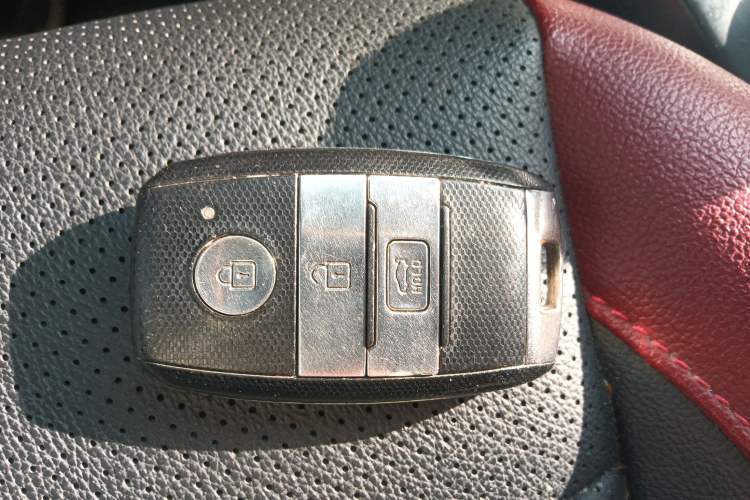 Used Kia KX Cross 2017 1.4L AT GLS
