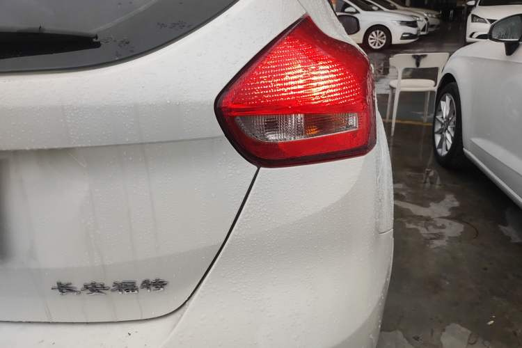 Used Ford Focus 2017 Hatchback 1.6L Automatic Fashion Edition Smart Drive Version
