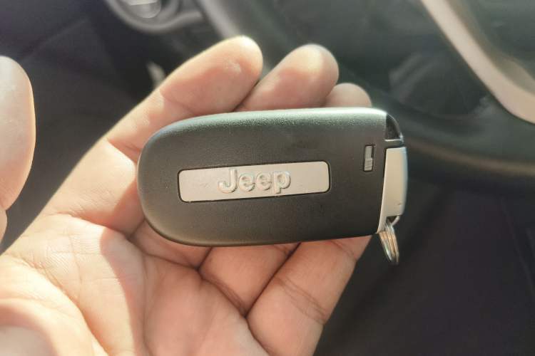 Used  Cherokee 2014 2.4L Luxury Edition
