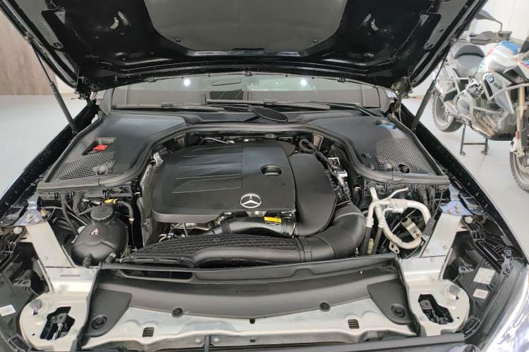 Used Mercedes-Benz E-Class 2023 Facelift E 260 L
