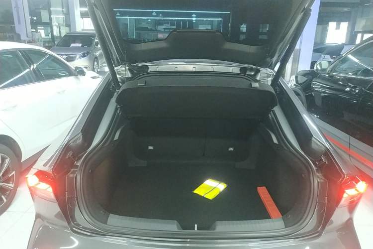 Used Changan UNI-V 2025 1.5T 500Bar Prestige Sporty Version