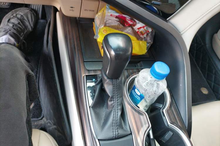 Used Toyota Camry 2018 2.0G Luxury Edition
