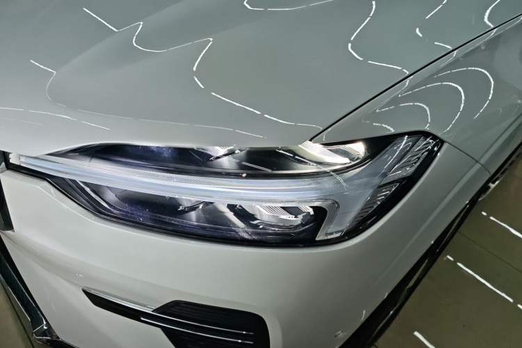 Used Volvo XC60 New Energy 2024 T8 Plug-in Hybrid Long-Range All-Wheel Drive Smart Luxury Edition
