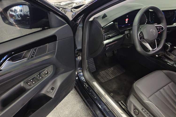 Used Volkswagen Passat 2024 380TSI Starry Dragon Edition
