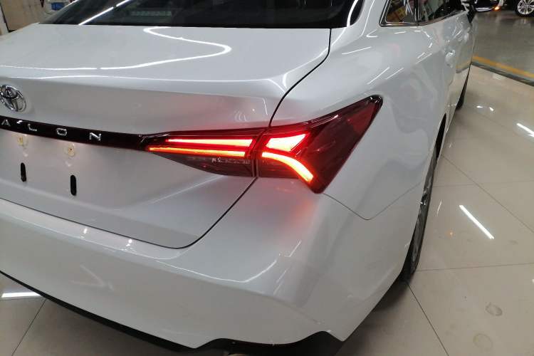 Used Toyota Avalon 2019 2.0L Ambition Edition China VI

