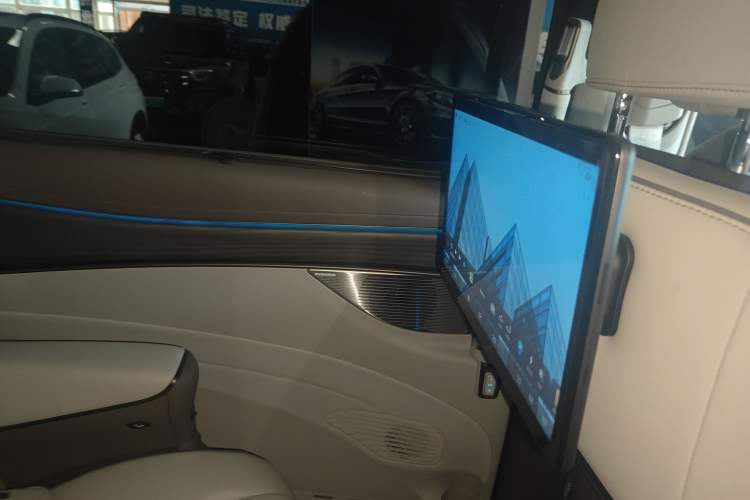 Used Denza D9 2022 DM-i 970 Four-Wheel Drive Flagship Model
