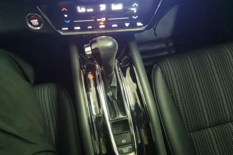 Used Honda Vezel 2015 1.8L CVT 2WD Luxury Model
