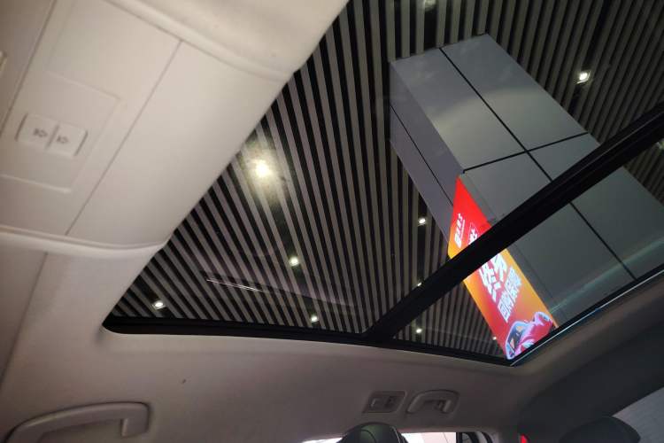 Used Volkswagen Tiguan L 2021 330TSI Automatic Two-Wheel Drive Smart Edition
