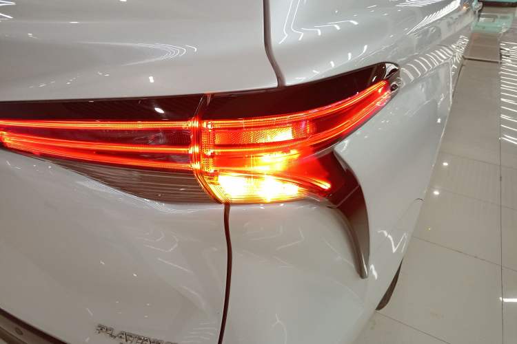 Used Toyota Sienna 2021 2.5L Hybrid Platinum Edition
