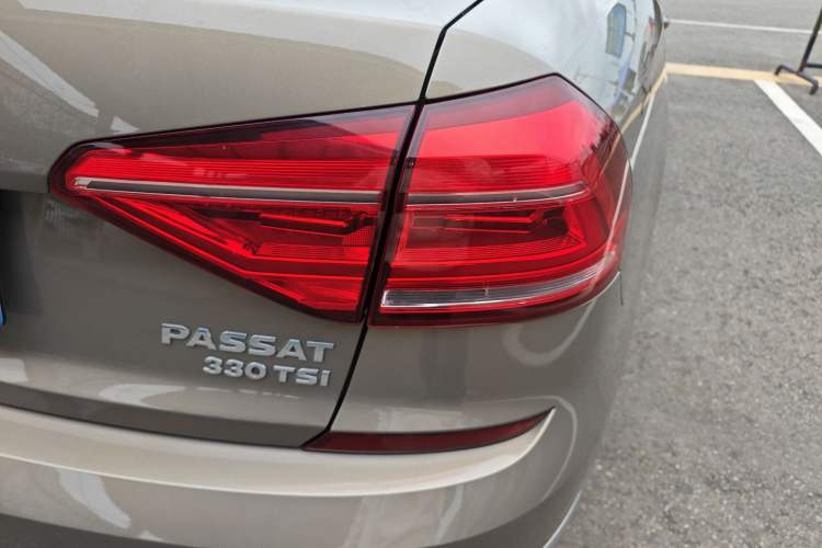 Used Volkswagen Passat 2017 330TSI DSG Luxury Edition
