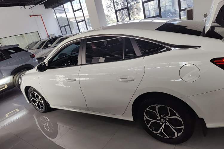 Used MG 5 2021 180 DVVT CVT Youth Luxury Edition
