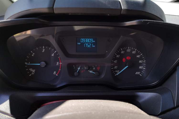 Used Ford Transit 2017 2.0T Diesel Multi-Purpose Commercial Vehicle Short Wheelbase Low Roof China V Standard