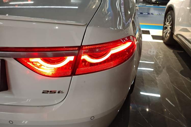 Used Jaguar XF 2016 XF 2.0T Two-Wheel-Drive R-Sport Sport Edition
