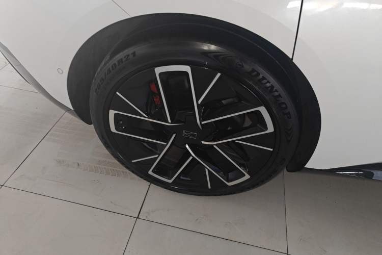 Used  12 2024 700 Three-Laser Rear-Wheel Drive Smart Enjoyment Version
