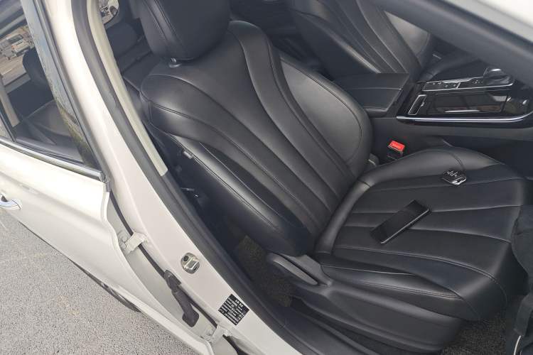 Used Roewe RX5 MAX 2019 300TGI Automatic Smart Cabin Luxury Edition
