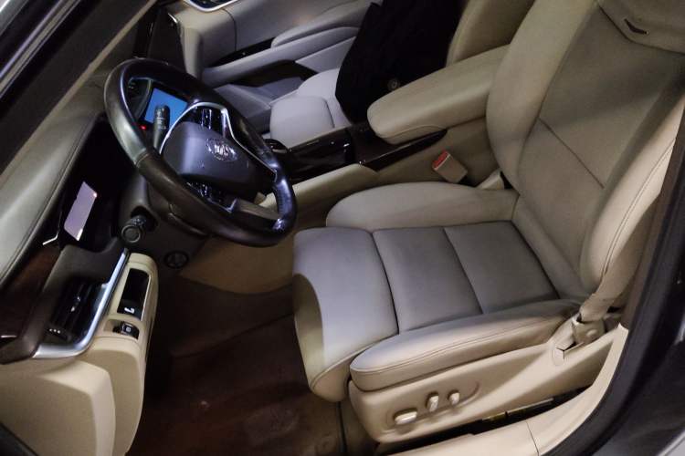 Used Cadillac XTS 2013 28T Luxury Model
