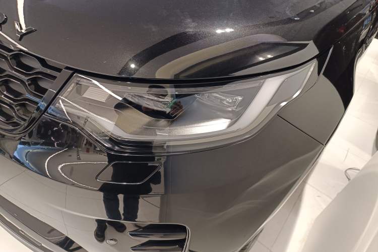 Used Land Rover Discovery 2023 360 PS R-Dynamic S
