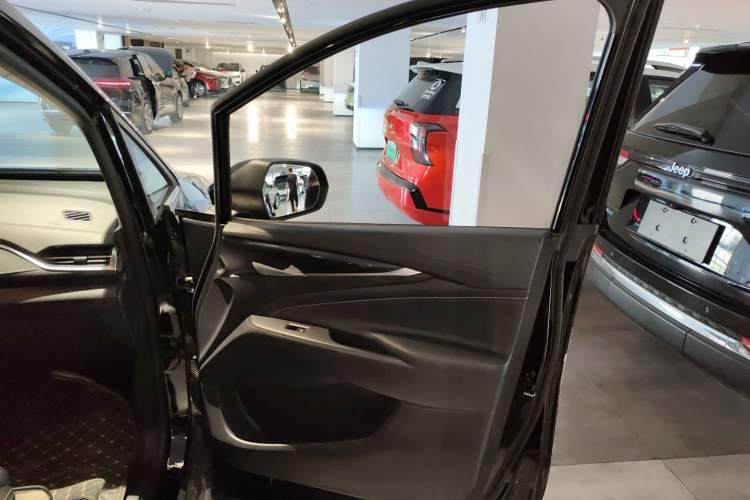 Used SAIC MAXUS EUNIQ 5 2020 1.3T PLUG-IN Elite Edition
