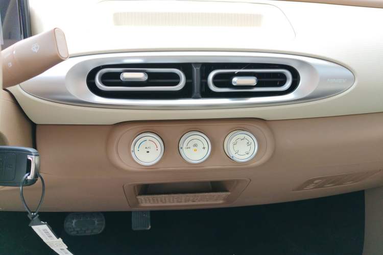 Used Wuling Hongguang MINIEV 2025 Four-Door Version Advanced Edition
