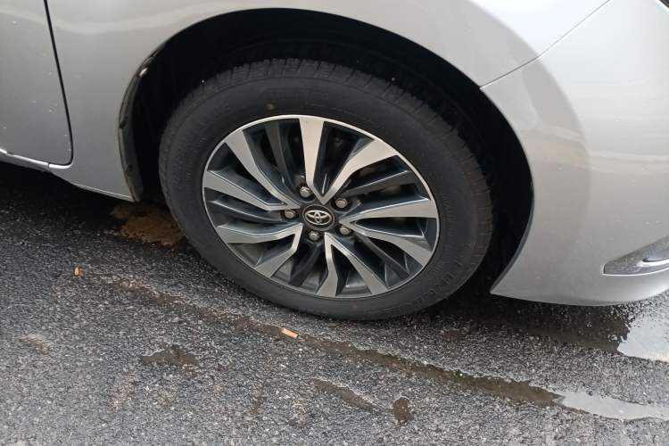 Used Toyota Corolla 2018 Dual-Engine 1.8L E-CVT Smart Edition
