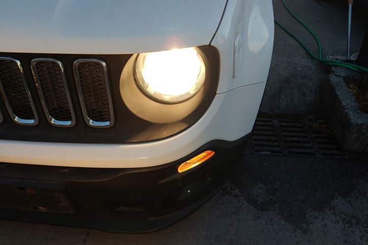 Used  Renegade 2018 Connected Large Screen Version 180T Automatic Kinetic Edition+
