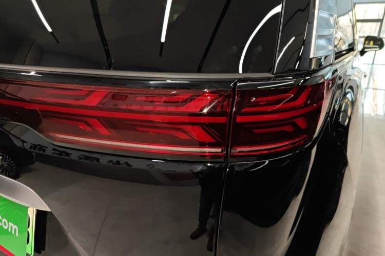 Used Denza D9 2025 DM-i Intelligent Drive 1020 Four-Wheel Drive Flagship Model