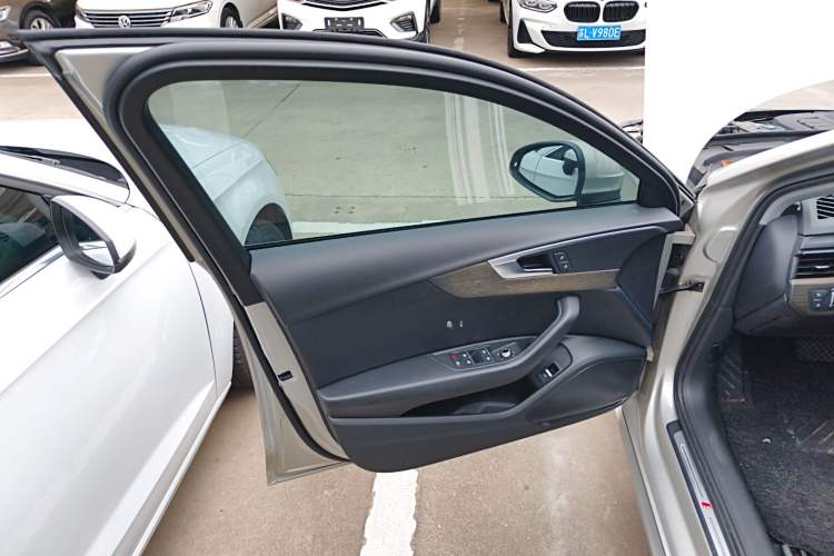 Used Audi A4L 2018 30th Anniversary Edition 40 TFSI Fashion Model
